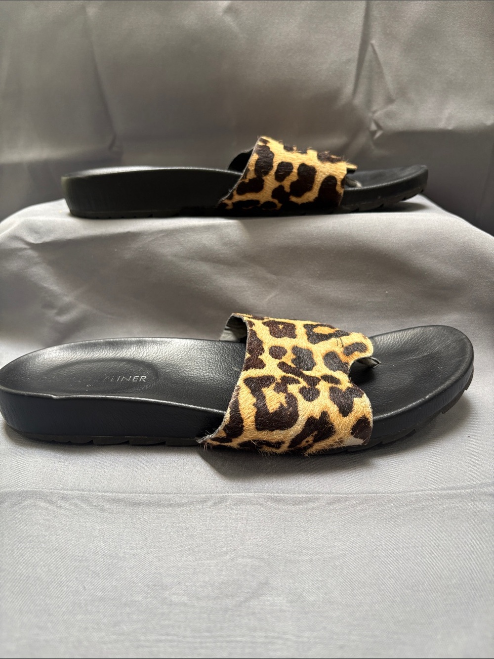 Donald J. Pliner Genuine Calf Hair Strap Leather Footbed Sz 6.5